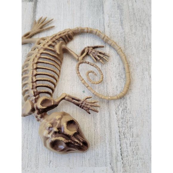 Skeleton lizard iguana Halloween pop Decor toy - Picture 3 of 5
